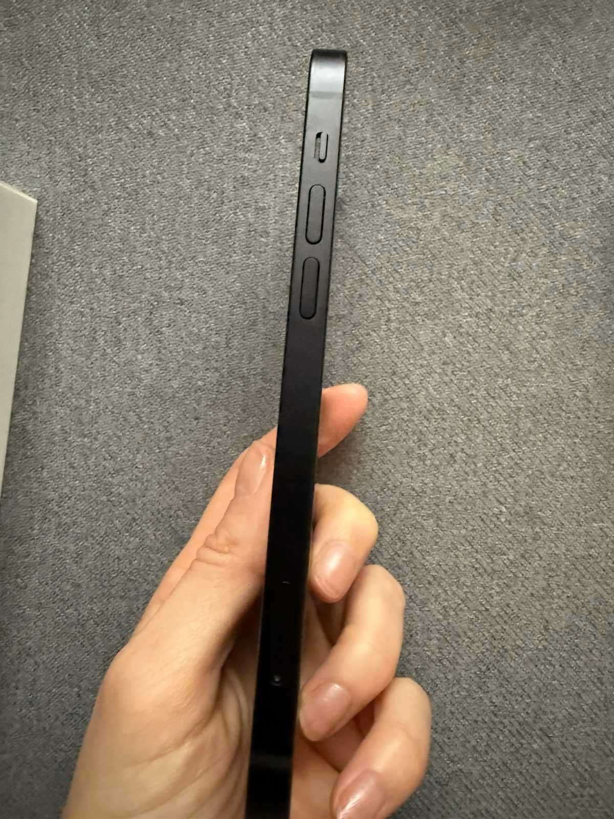 iPhone 12, Phone 12