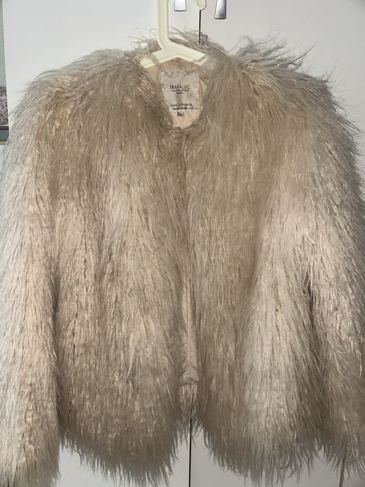 Шубка кремовая Zara