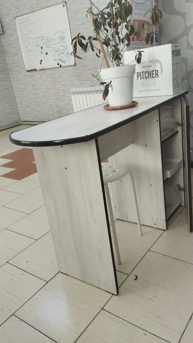 Стол-ресепшн, тумбы