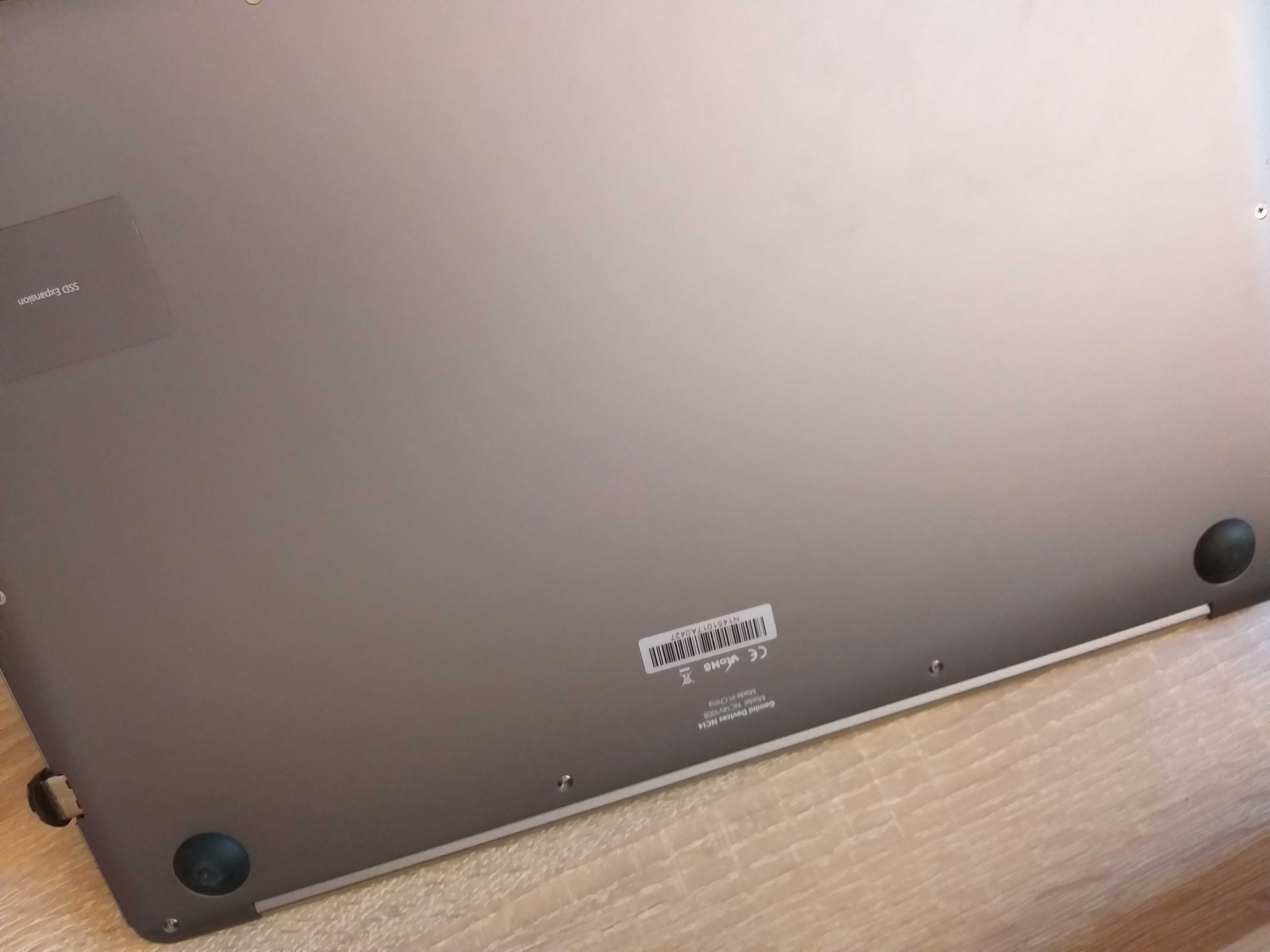 Laptop ultraslim 4 GB RAM
256 GB SSD