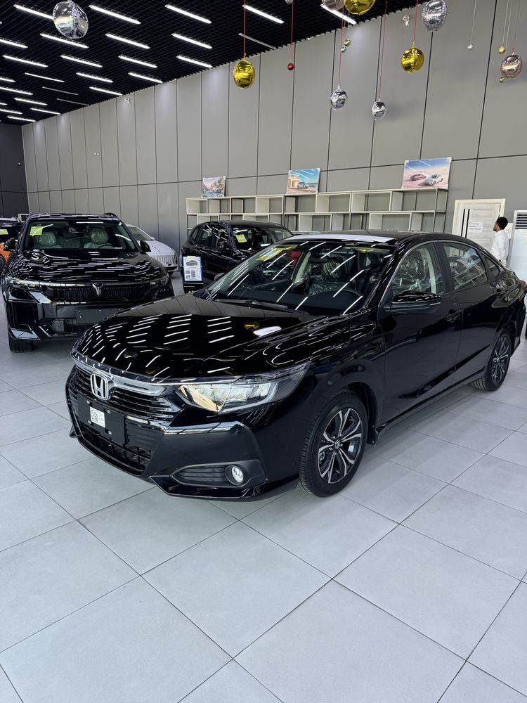 Honda crider 1 turbo mator oq qora ranglari bor