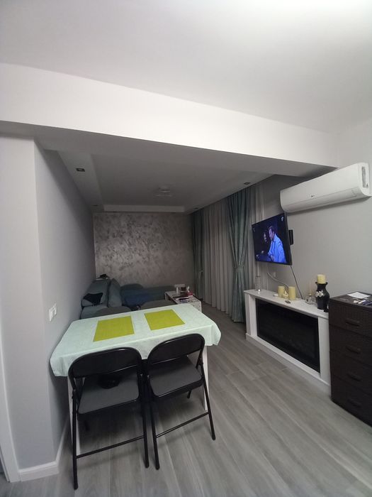 Închiriez apartament 2 camere.