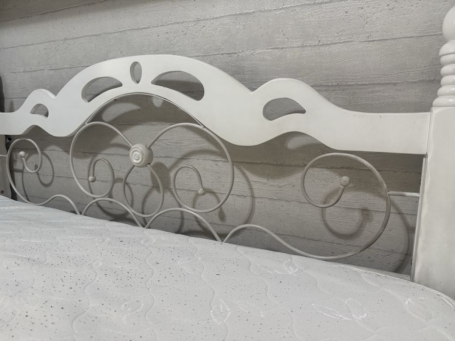 Продам кровать двуспальную из натурального дерева!