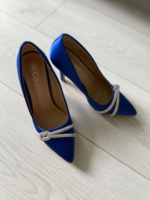 Vând pantofi albaștrii