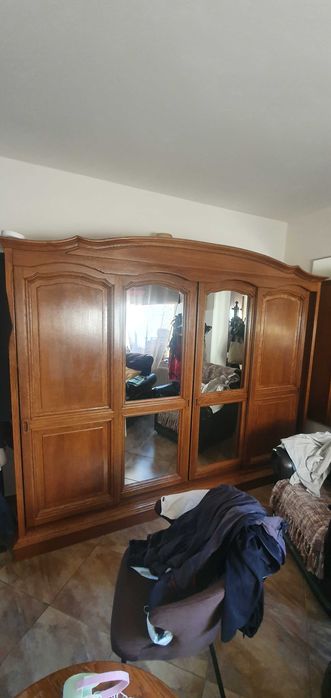 Dressing lemn masiv  4 usi calitate superioara,stare f buna!