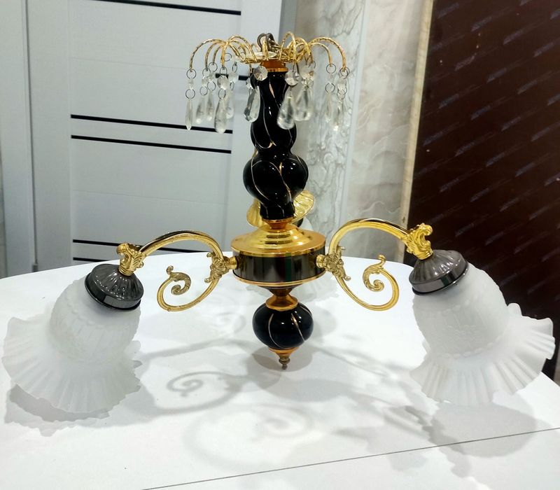 Продам красивую люстру