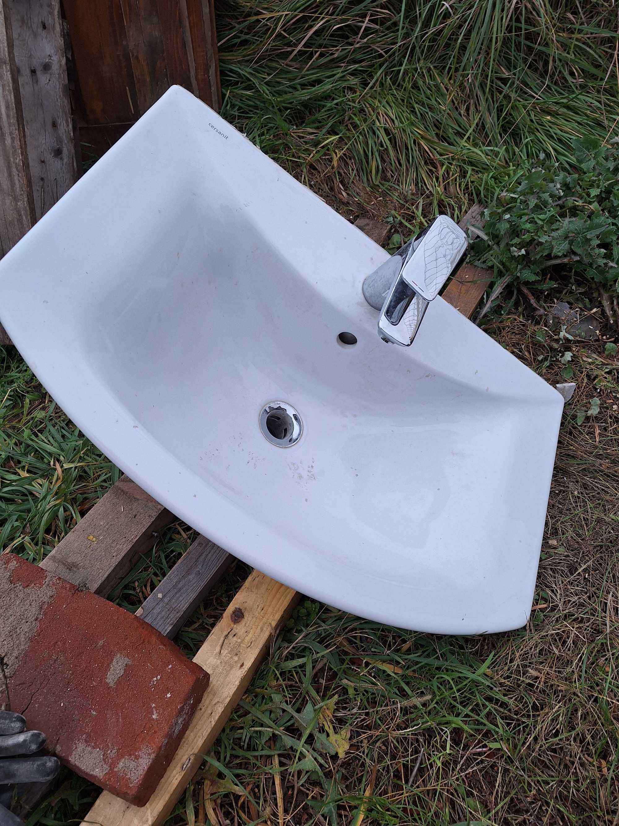 Lavoar cersanit cu baterie Kludi