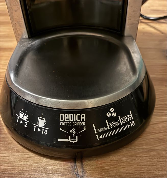 Râsniță DeLonghi Dedica KG521.M
