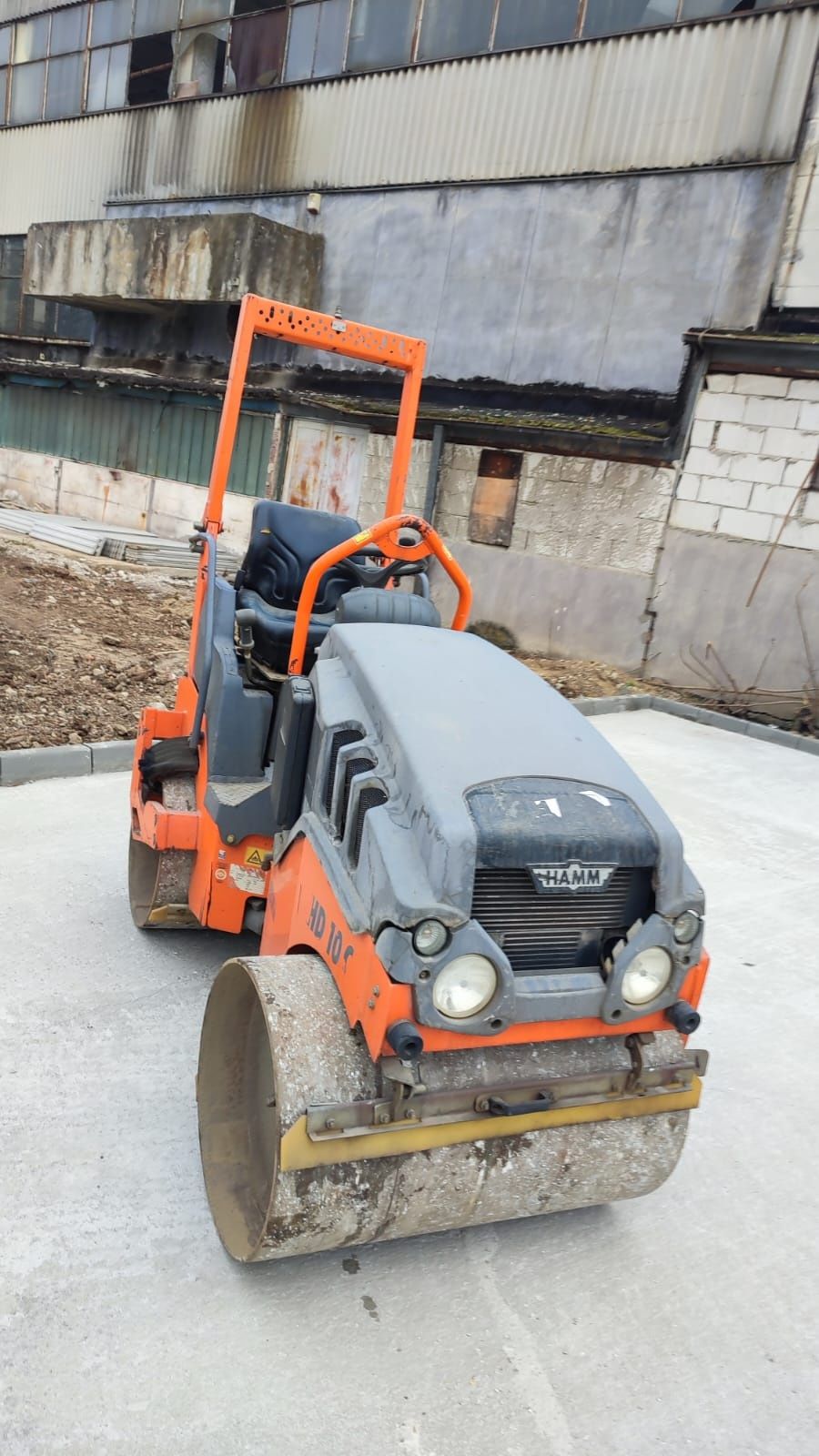 Vans sau Inchiriez rulou compactor HAMM 10 CVV 2 tone