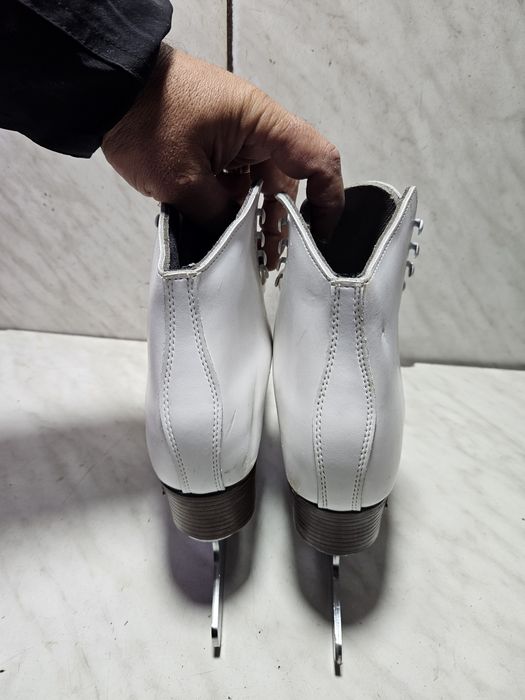 Patine 2006 gheata patinaj artistic Riedell marime eu 41-42 (27,3 cm)