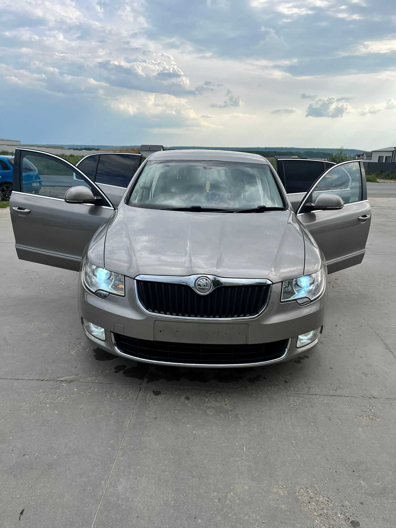 Dezmembrez Skoda Superb 2 2.0 tdi // 2011