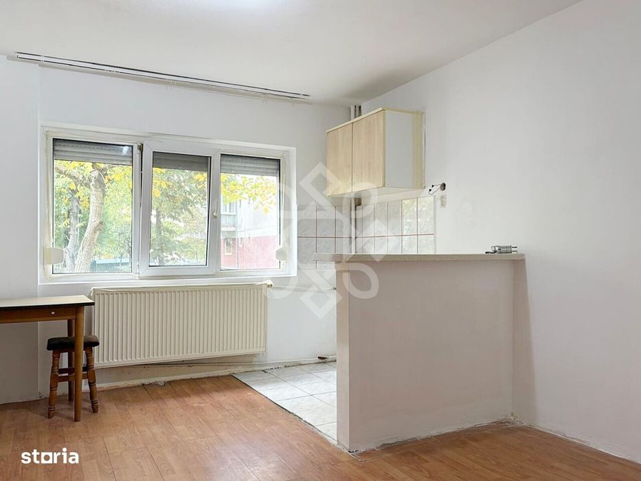 Garsoniera de vanzare la parter in Rogerius