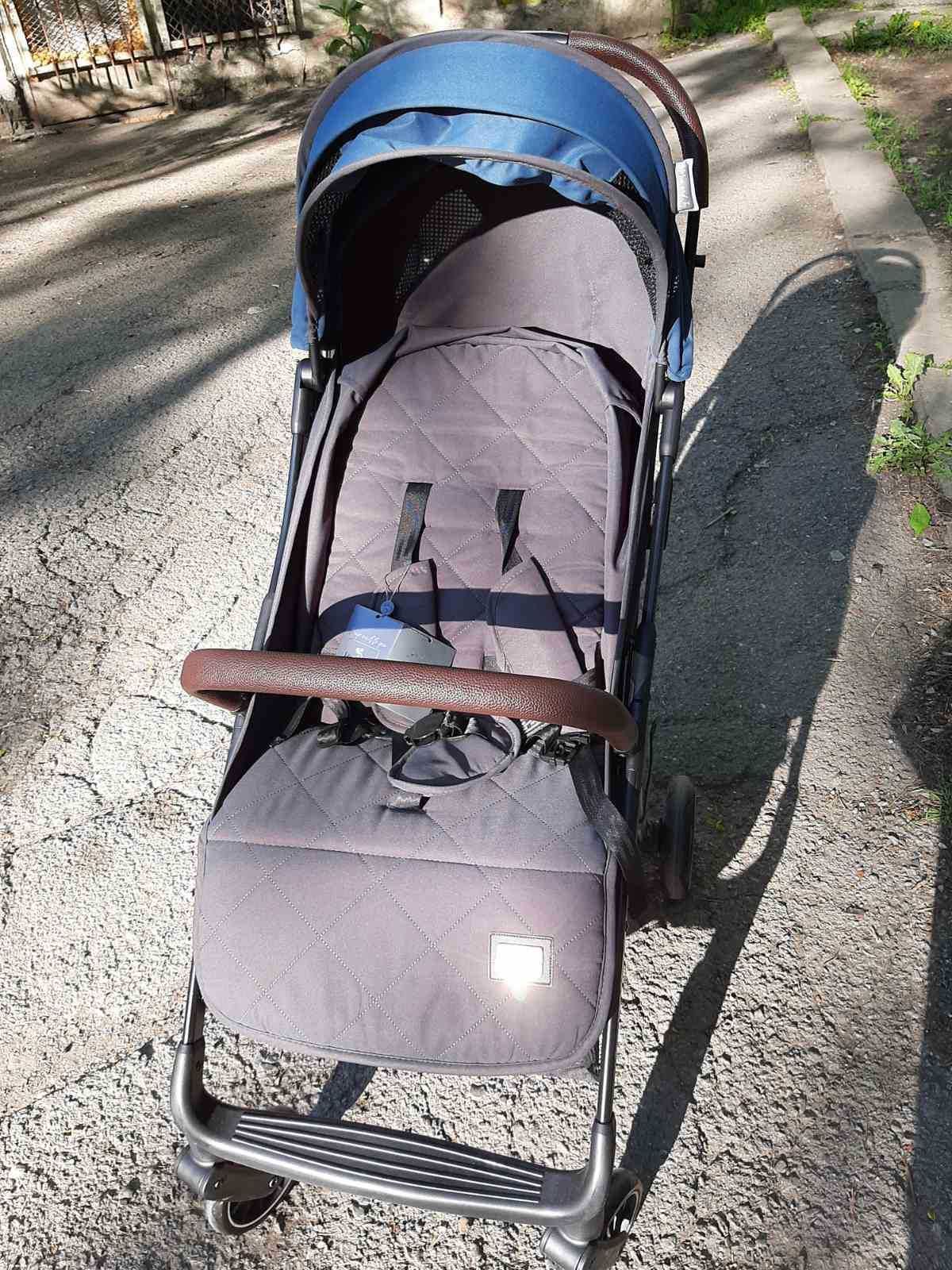 Неизползвана бебешка количка до 22кг с етикет и отваряна, бутана навън