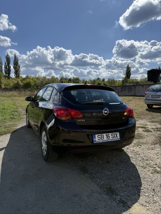 Vand sau schimb opel astra J 2011