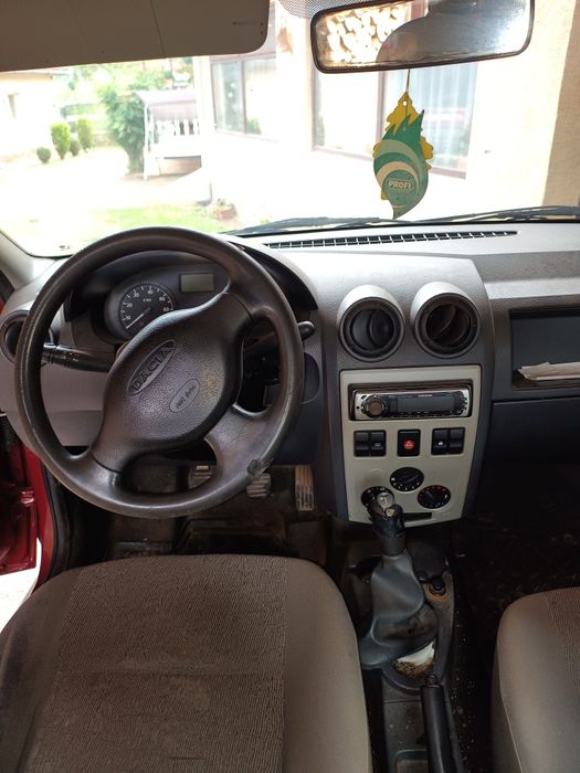 Vând Dacia Logan