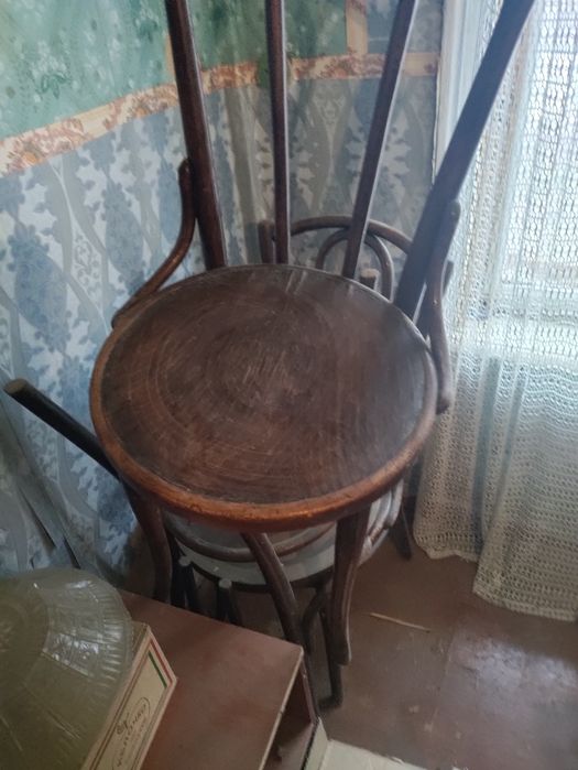 Продам стулья двух видов