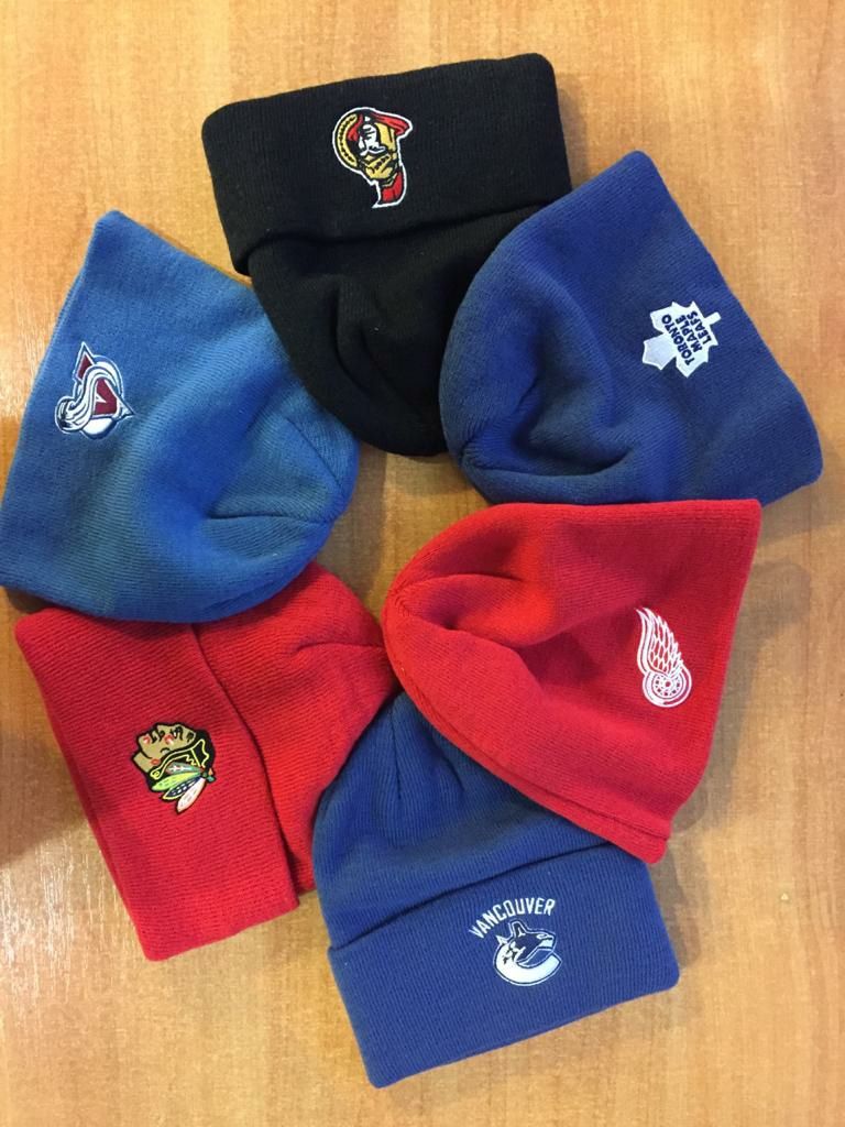 Оригинальные кепки фирмы ZEPHYR  с логотипами клубов NHL,из USA!