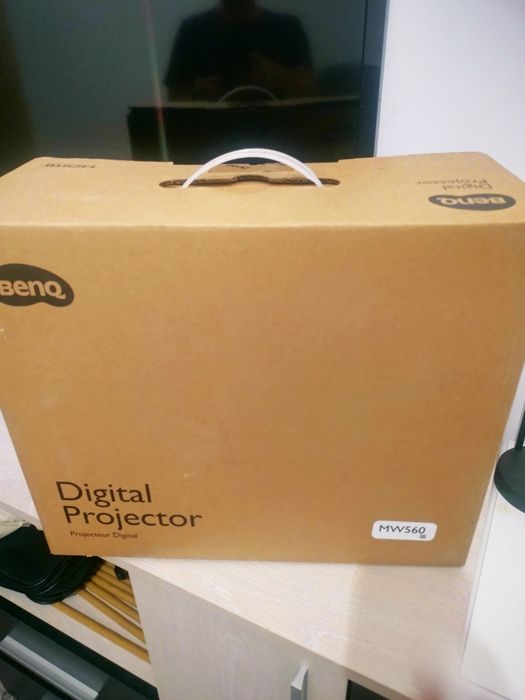 Vând Videoproiector BenQ WXGA 1280*800, MW560, 4000 lumeni, NOU Sigila