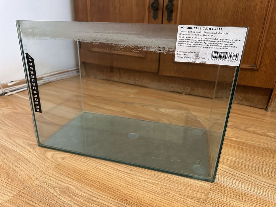 Vand acvarii cu accesorii