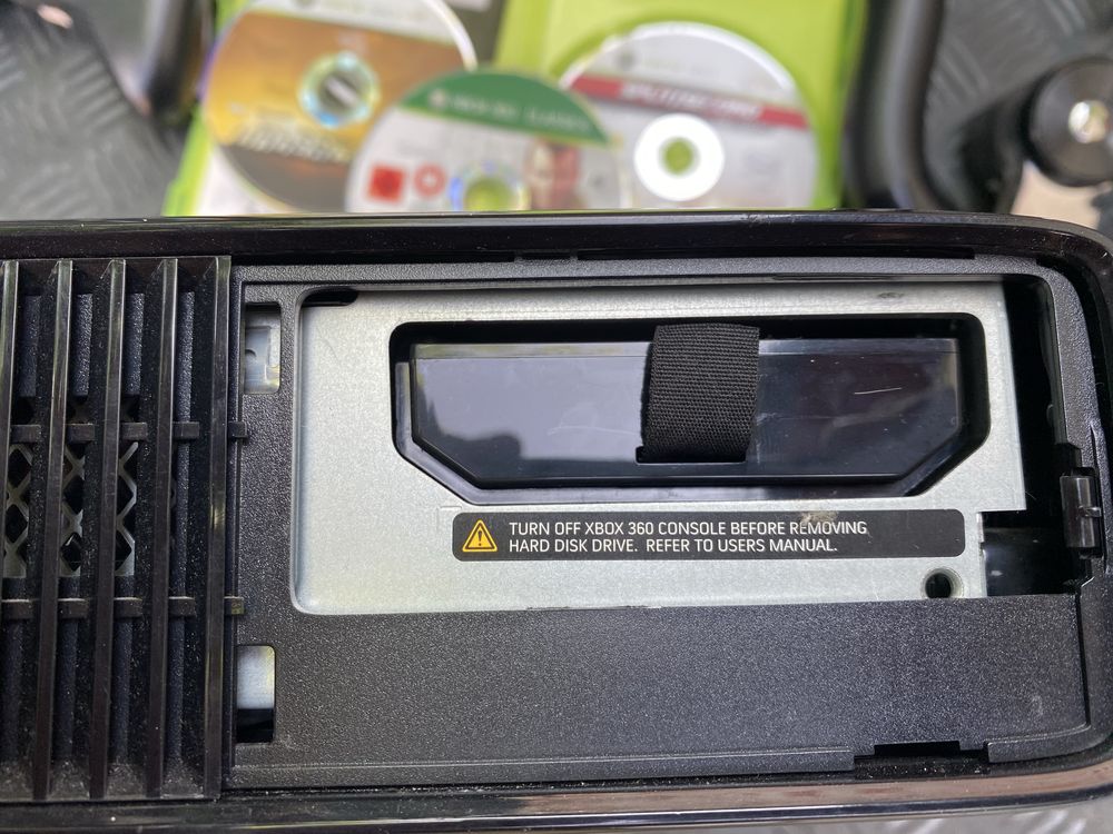 Xbox 360 slim cu jocuri si controllere