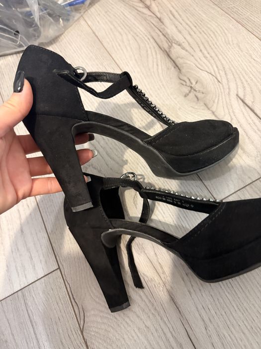 Vand pantofi de gala