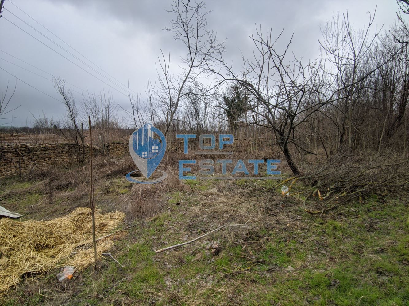 Парцел със стара къща в село Долна Липница