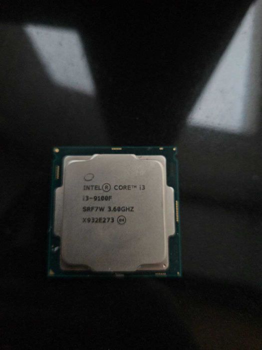 Продается i3-9100f с башенным кулером в комплекте