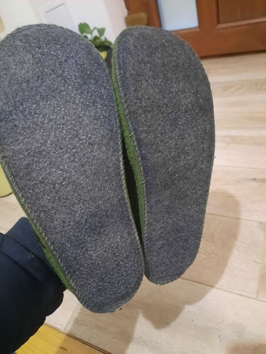 Papuci lana 40 fara semne majore de uzura