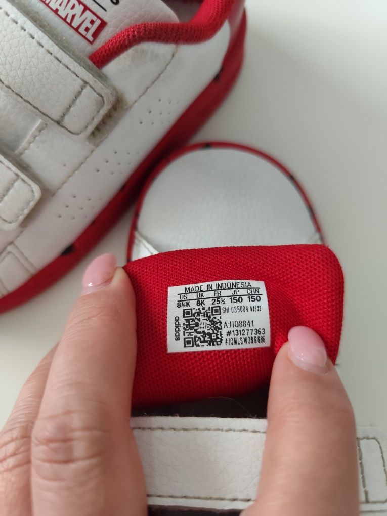 Adidasi spiderman 25.5