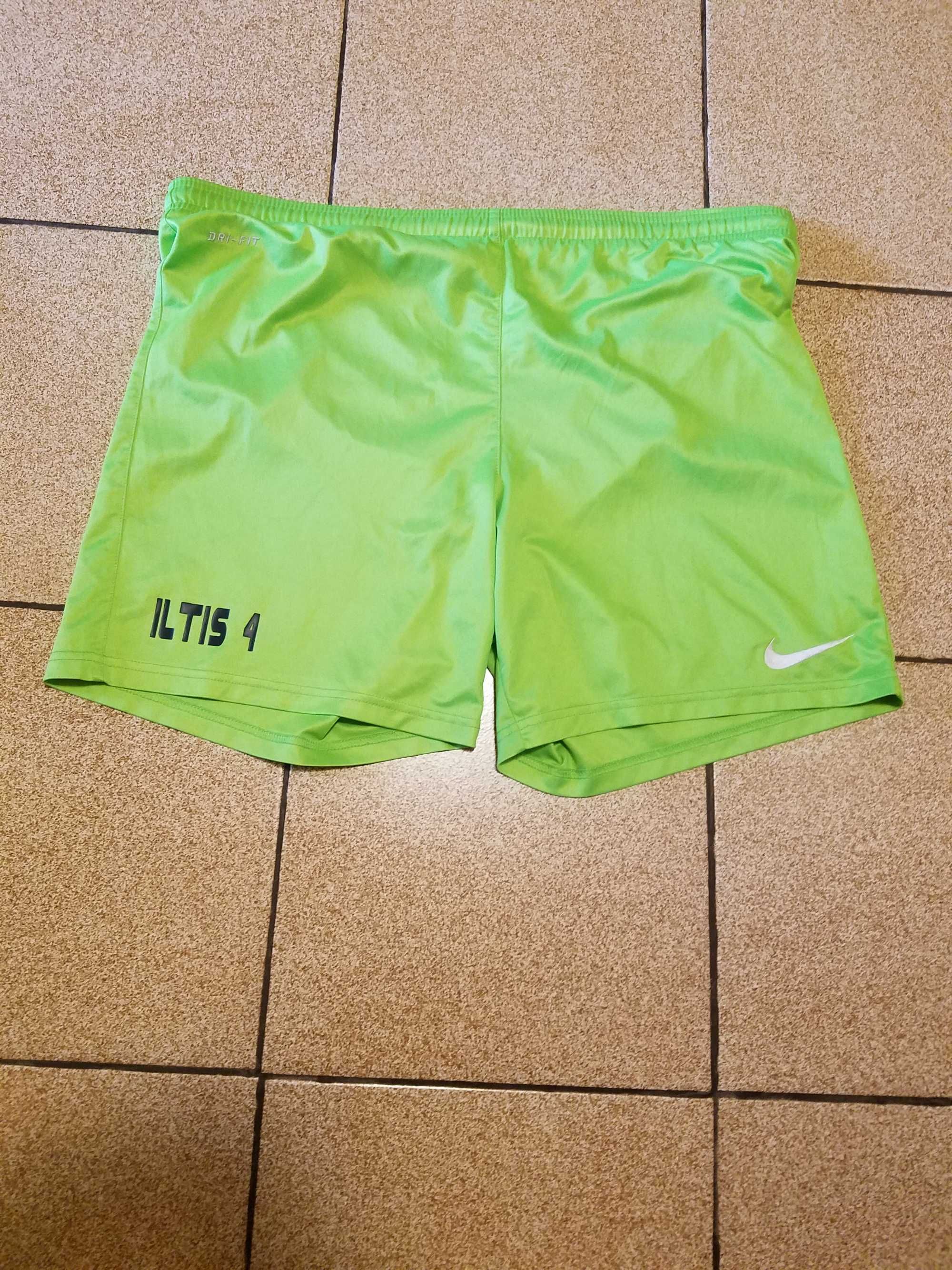 Къси панталони Nike dri-fit -L
