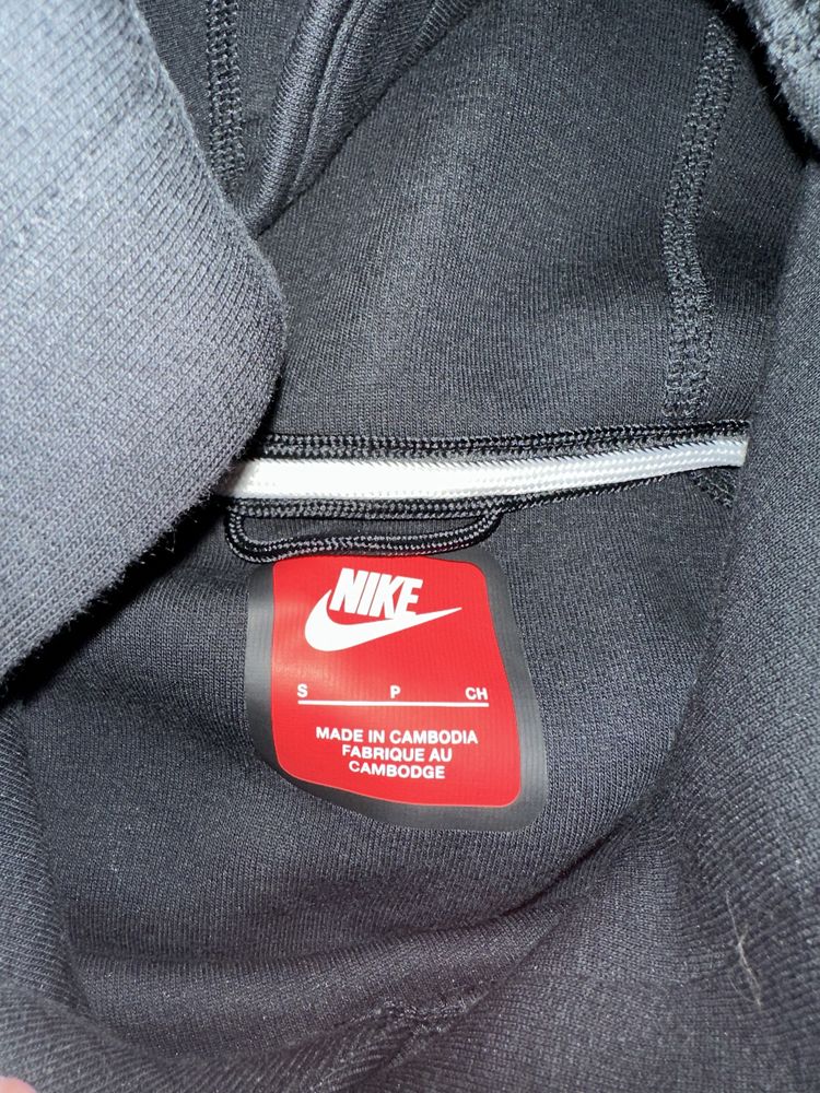 Nike tech fleece black hoodie NEW SSN S