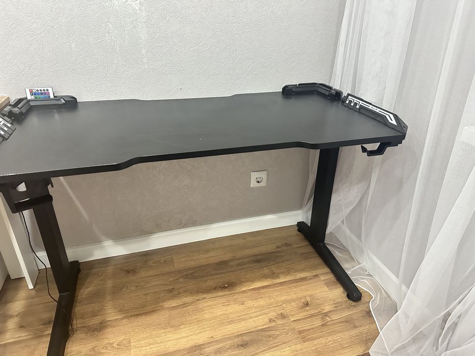 Продам стол под игровой пк