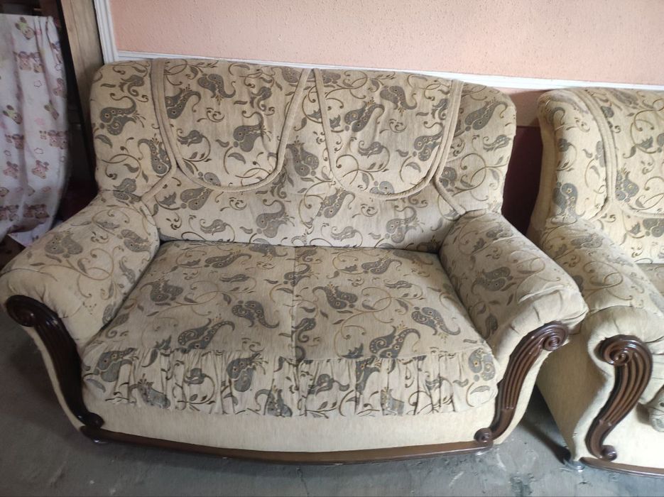 Диван и кресло сотилади