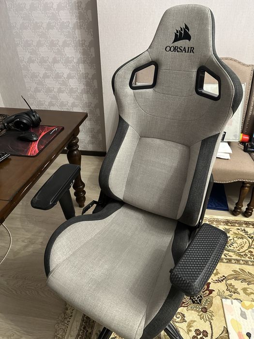 Игровое кресло Corsair