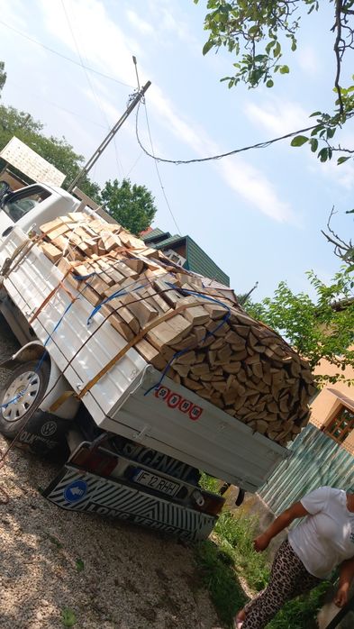 Vând deșeuri, lemne de foc esență tare mă deplasez pe orice distanta
