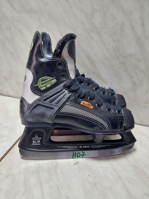 Patine 1107 hochei hockey CCM marime 36-37 ( 23,6 cm)