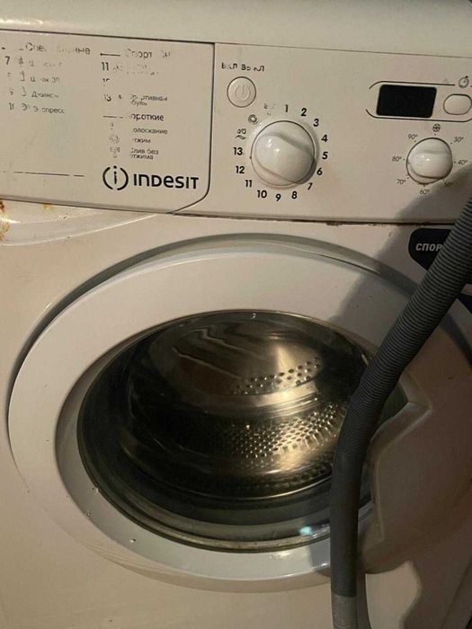 Продам стиральную машину не рабочая, Indesit