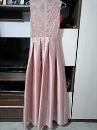 Rochie lungă roz din material satinat și dantelă