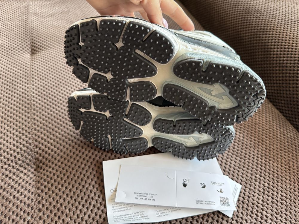 Продавам дамски маратонки Off White “Be Right Back”