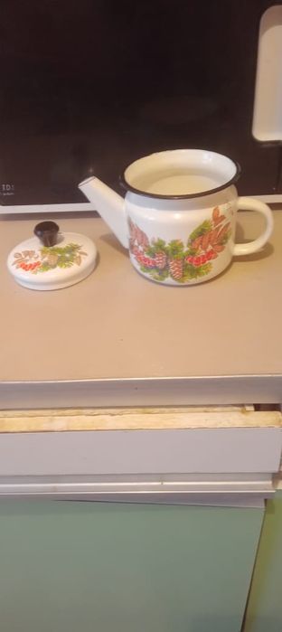Продаю чайник заварочный  эмалированный