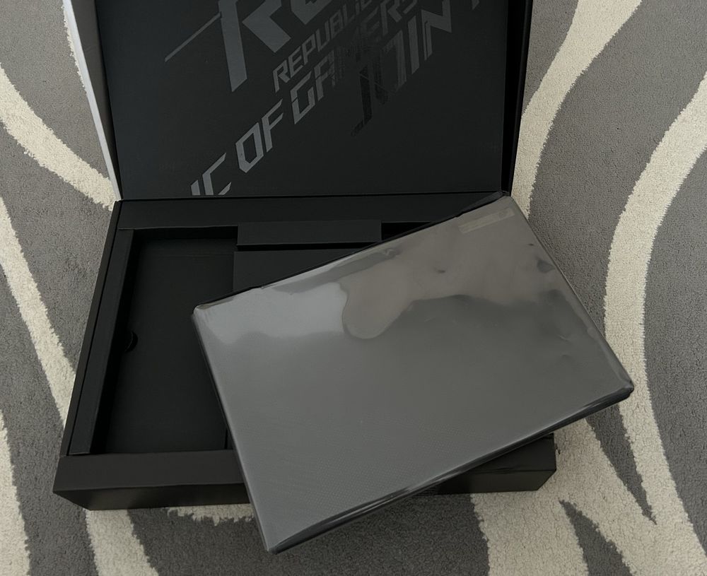 ASUS ROG Zephyrus M16 - Лаптоп