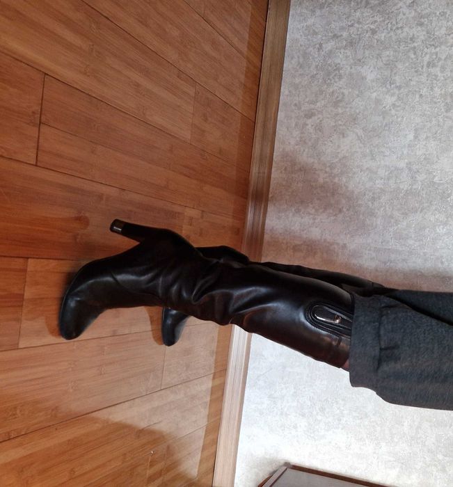 Шикарные кожаные демисезонные сапоги