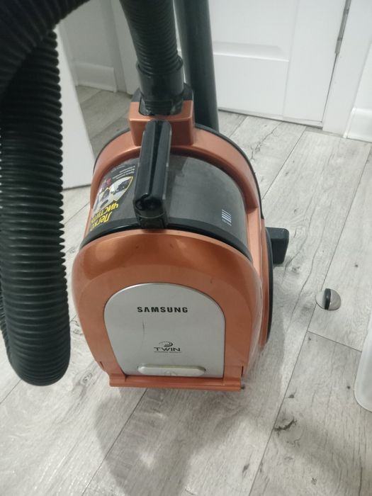 Продам пылесос в отличном состоянии