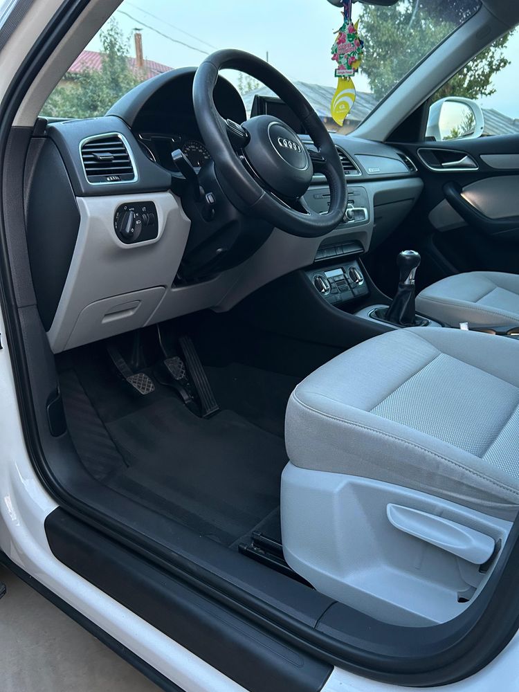 Vând Audi Q3 Panoramic