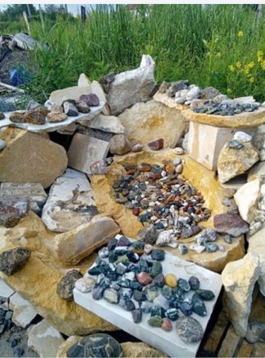 Vând Piatră Verde Multicoloră