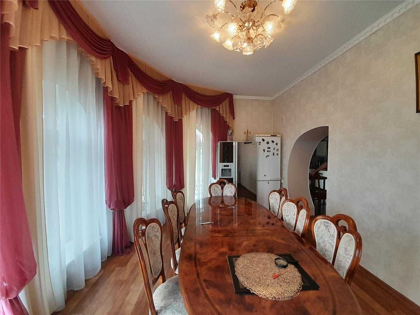 Продам 3 этажный особняк на 9а мкр