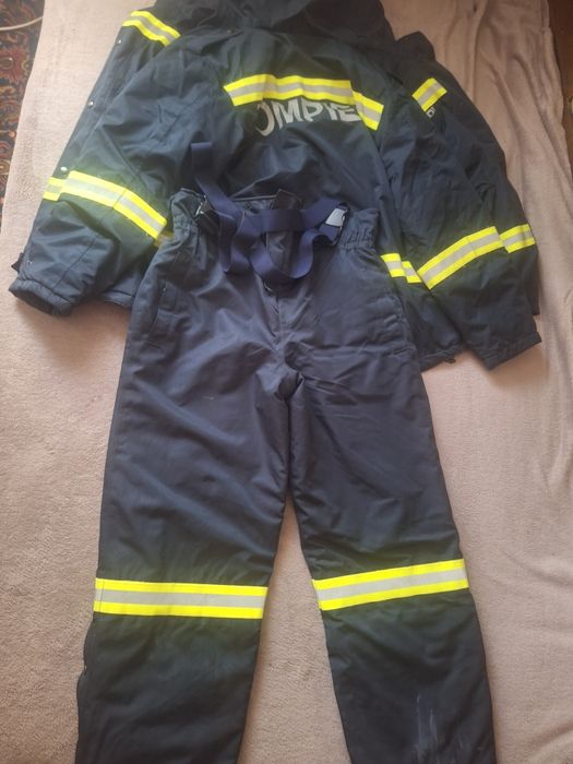Vând combinezon smurd si costum izoterm