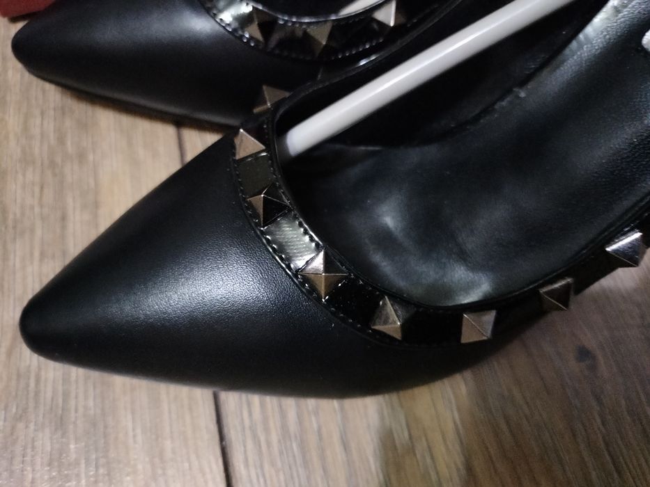 Продам новые туфли из прессованной кожи