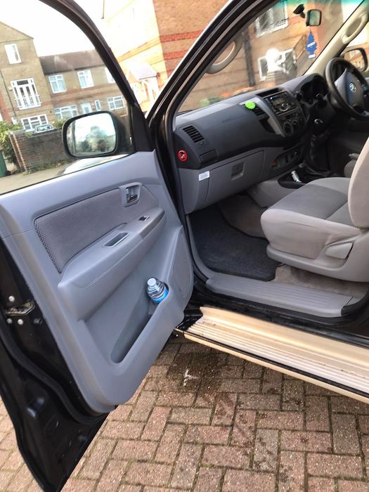 Продавам Toyota Hilux 2011г