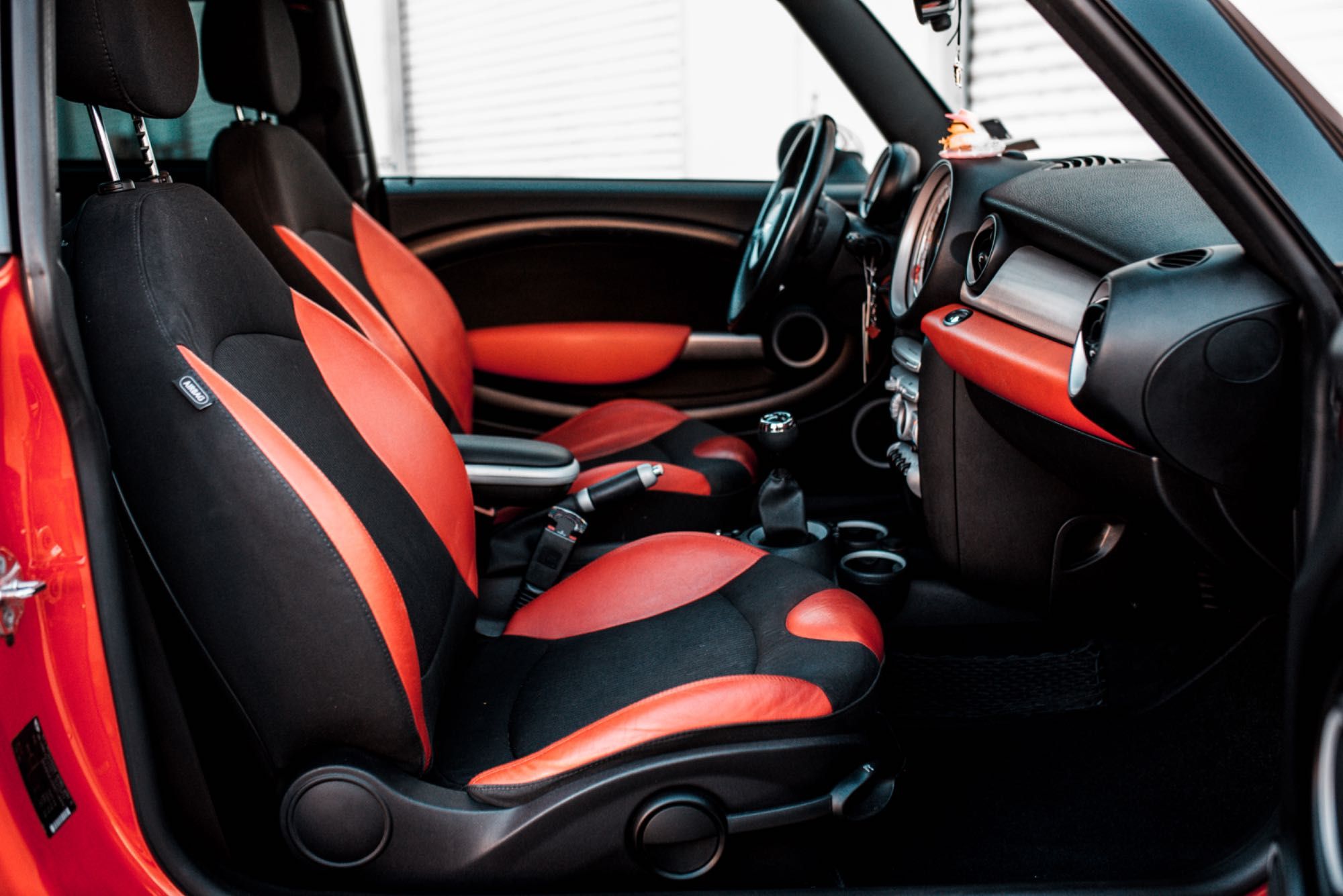 Продавам MINI COOPER D R56 1.6d